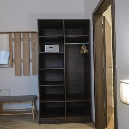 Premium City Centre Bedrooms Presov Luaran gambar