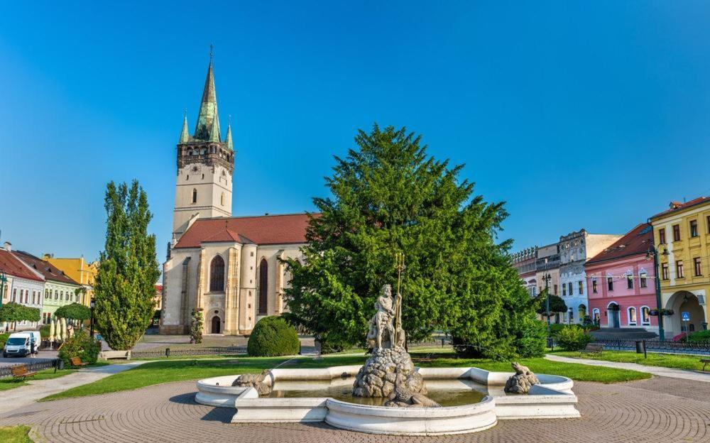 Premium City Centre Bedrooms Presov Luaran gambar