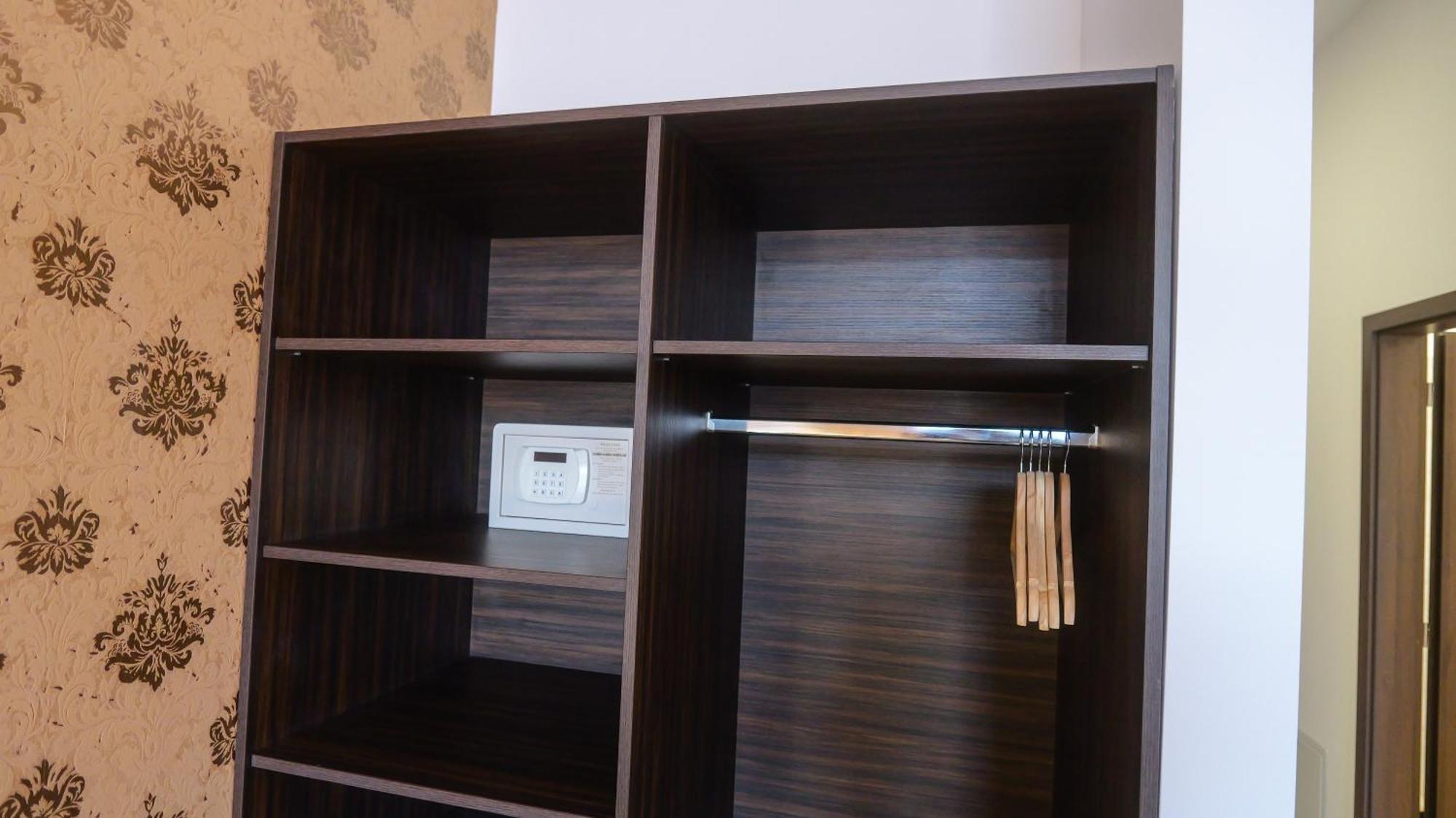 Premium City Centre Bedrooms Presov Luaran gambar
