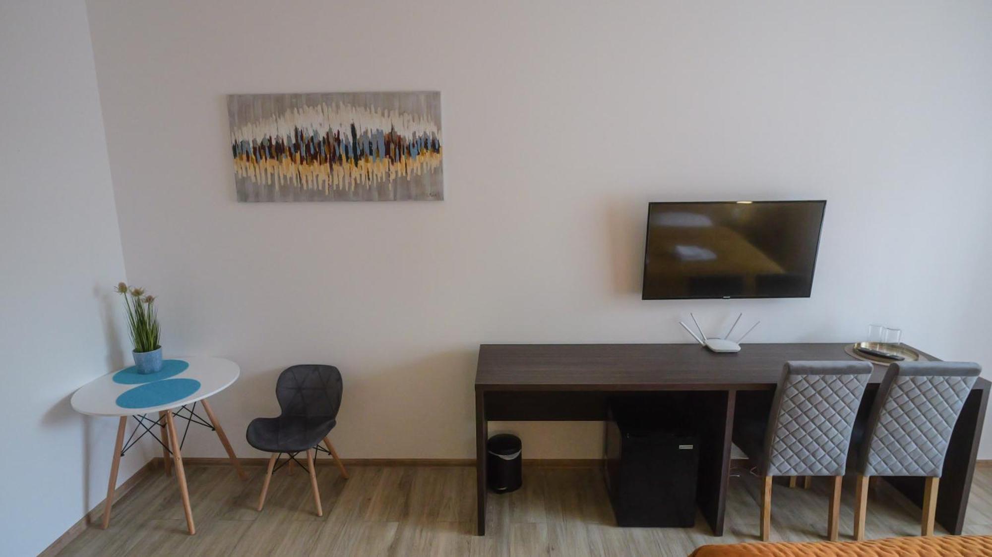 Premium City Centre Bedrooms Presov Luaran gambar
