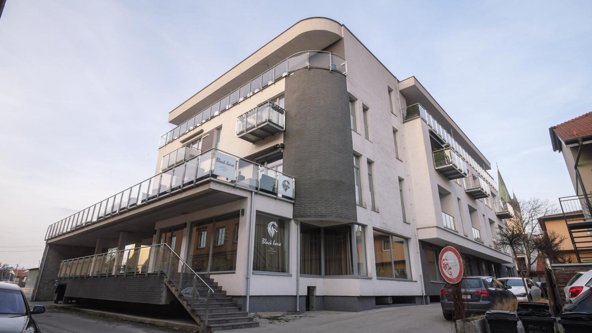 Premium City Centre Bedrooms Presov Luaran gambar